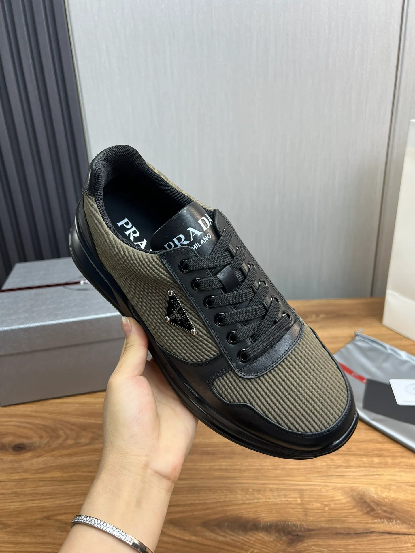 Men's shoes 💰580💰 [PRADA] Men's shoes are popular in the counter, official website is synchronized, 1 high-quality shipment ✔️Original cowhide stitching mesh + cowhide lining, 1🆚1 replica, original original bottom, 38-45 (45 customized, non-refundable)